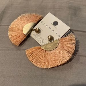 Can earrings